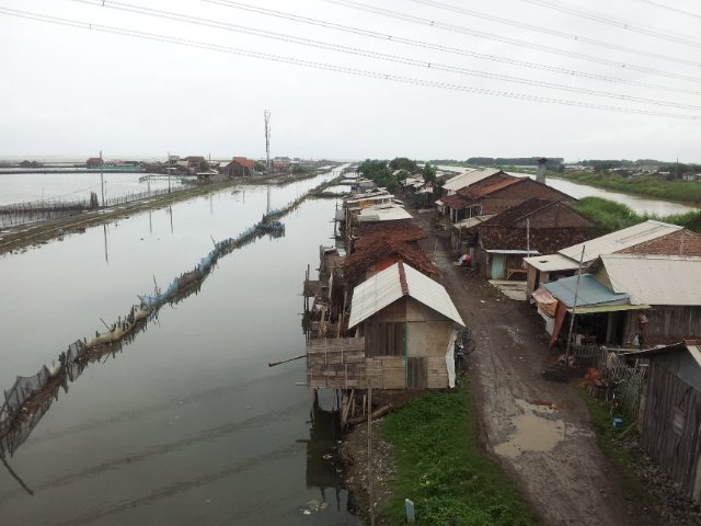 Homes surrounding the port of Semarang