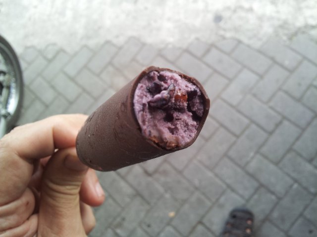 Black sticky rice ice cream inside