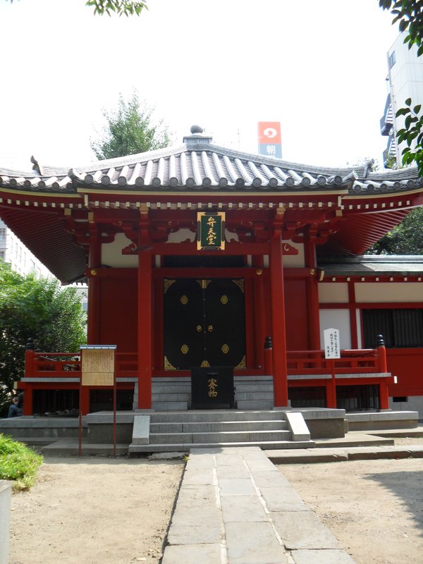 Asakusa: Temples and Statues