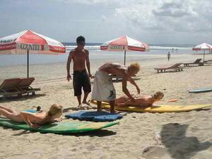 Kuta beach-trocken surfen nicki&nine