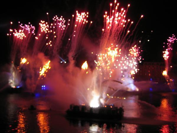 Disney's Fountain and Fire Show