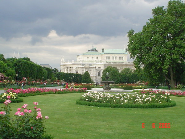 Volksgarten e Burgtheater ao fundo