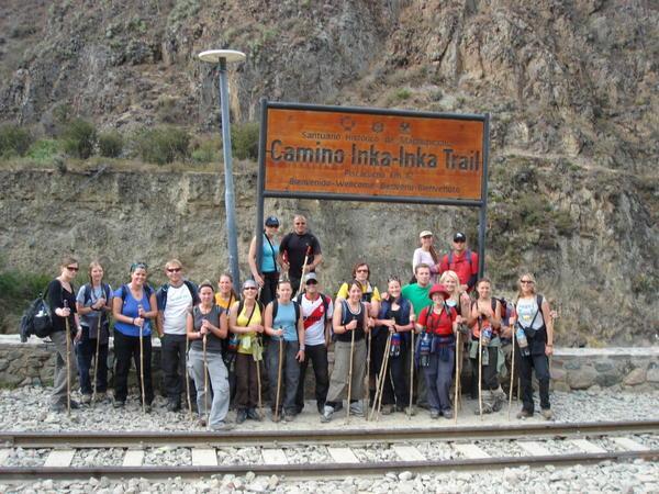 Group photo at start of trek!