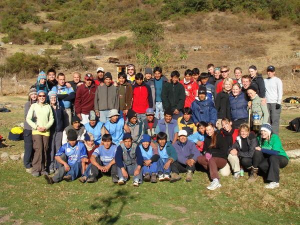 Group photo en route (with porters)!