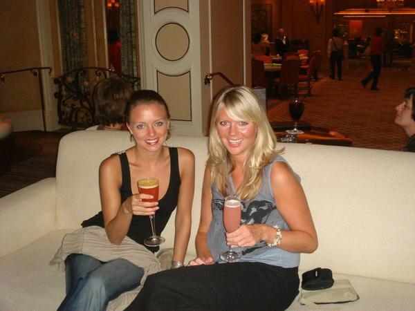 Cocktail in the Bellagio piano bar...'real' backpacking!