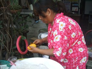 Making mango sticky rice