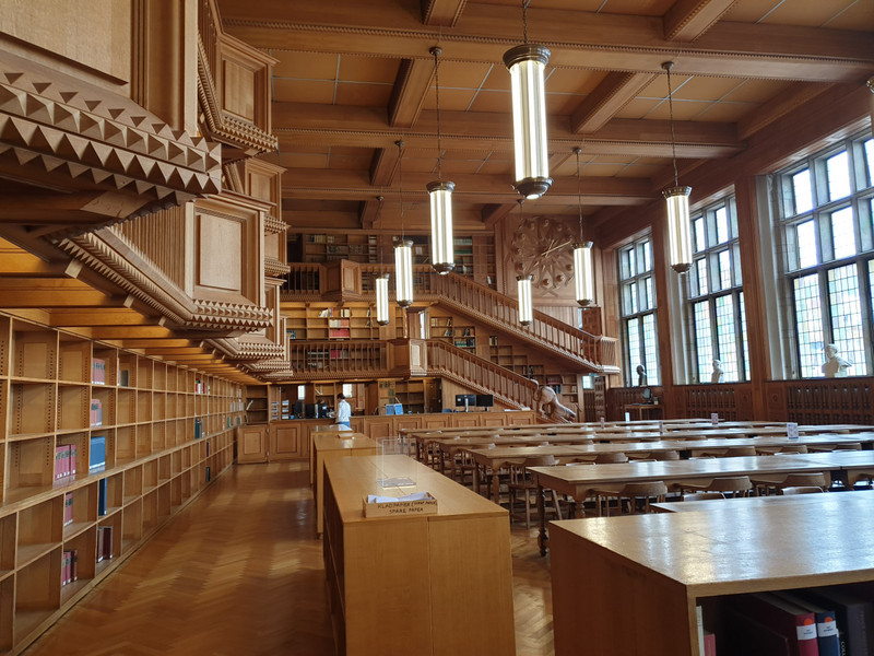 Reading room, university library 