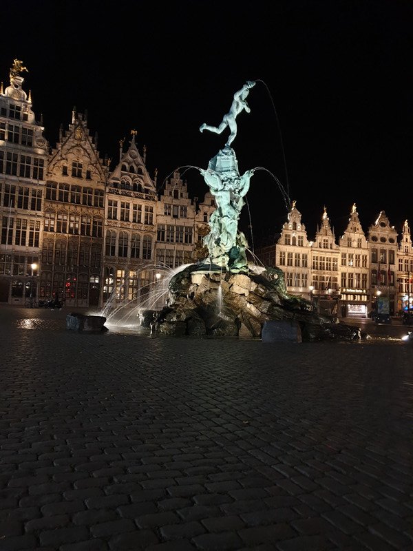 Grote Markt by night