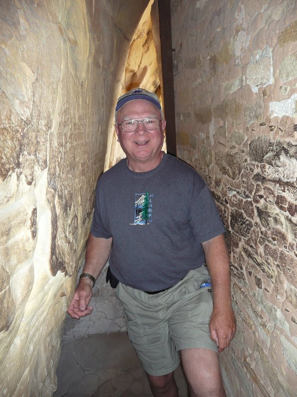Mesa Verde, Balcony House, Dwain in tunnel