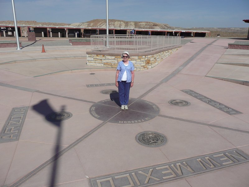 Four Corners, Lorraine standing in four states