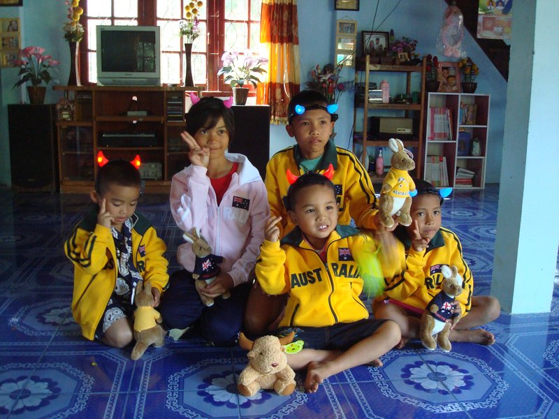 Petchabun - Kids Receiving Gifts