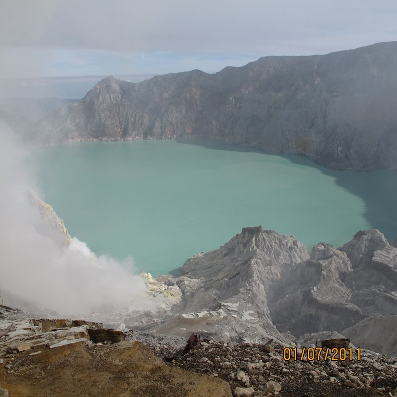 View of the lake from the crater wall  (photo: Diana)