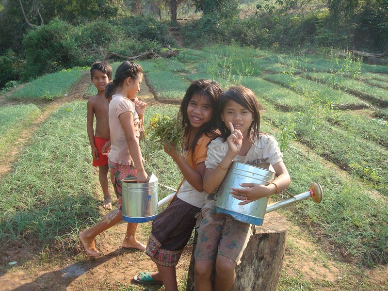 Kids near Suong Waterfall
