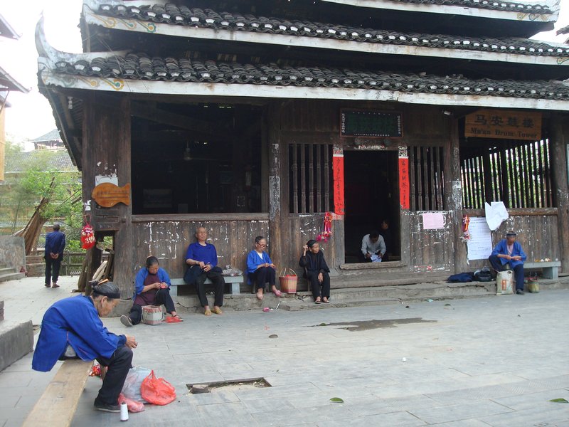 Chengyang - locals in front of drum tower