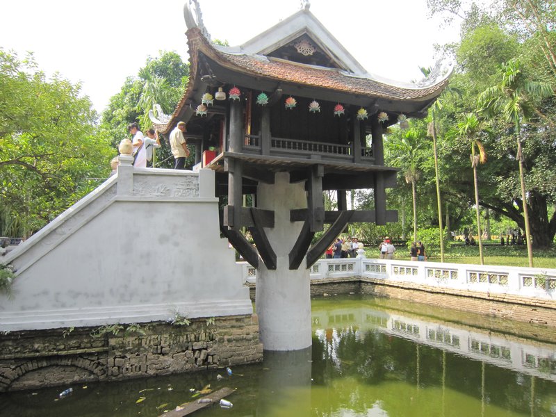 One pillar pagoda right side