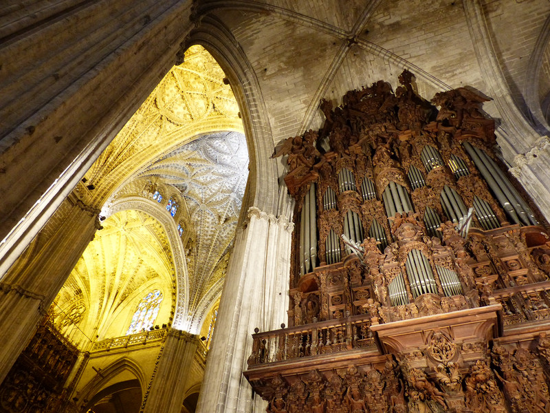 Comes inside Seville’s Cathedral