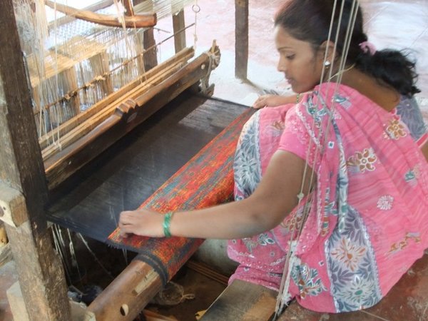 himroo weaving