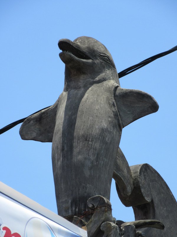 Lovina - scary dolphin arch