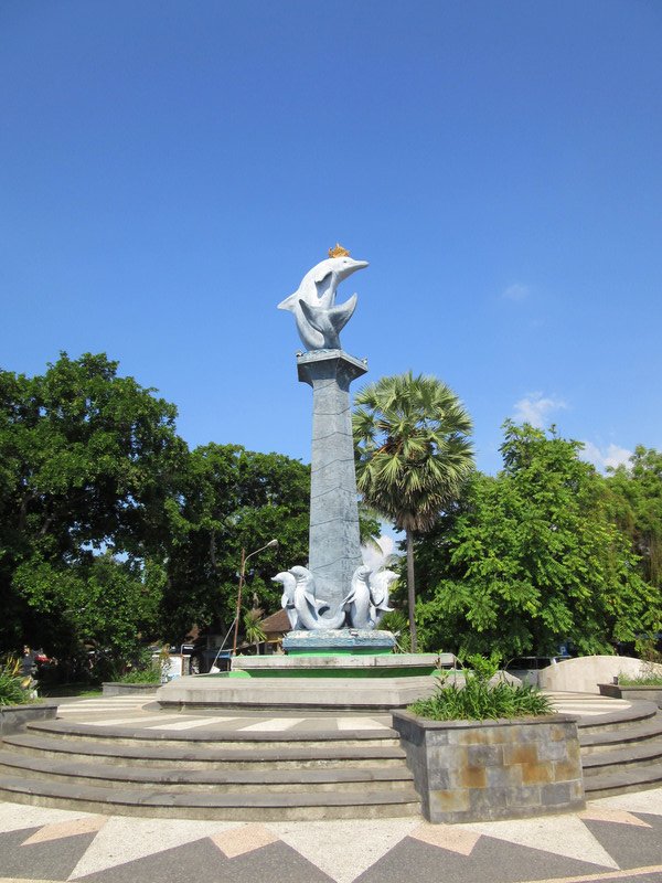 Lovina - beach monument