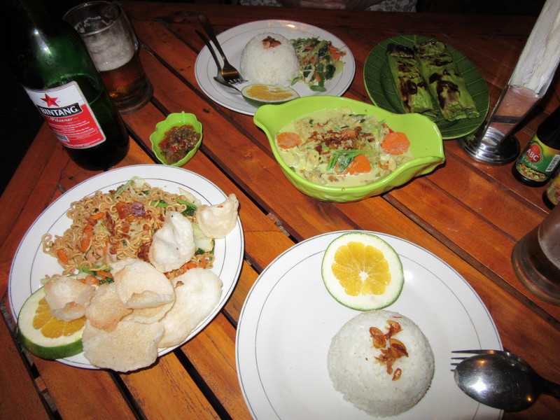 Jemeluk - first picture of Indonesian food