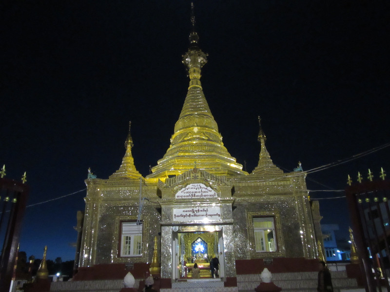Kalaw central pagoda at night