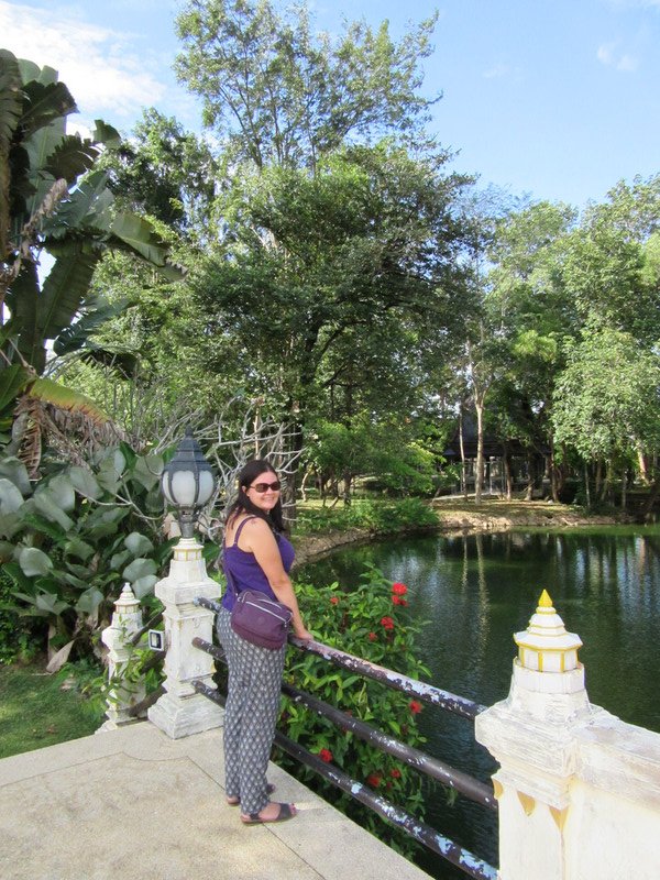 Trat - Pagoda grounds