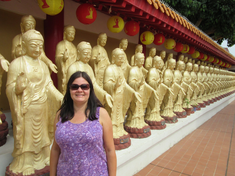 Fo guang shan monastery - spot the odd one out