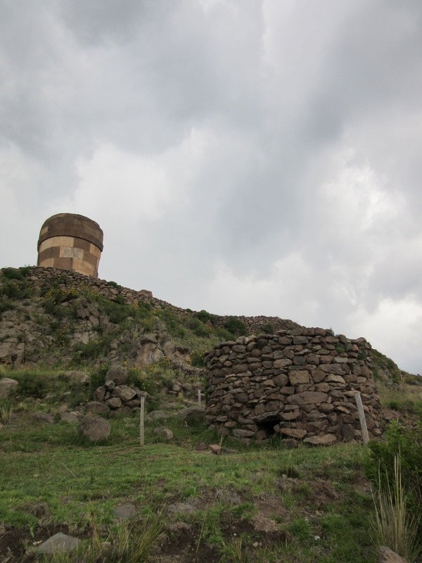 Stillustani ruins