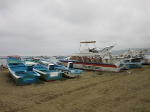 Puerto Lopez - Boats on the beach