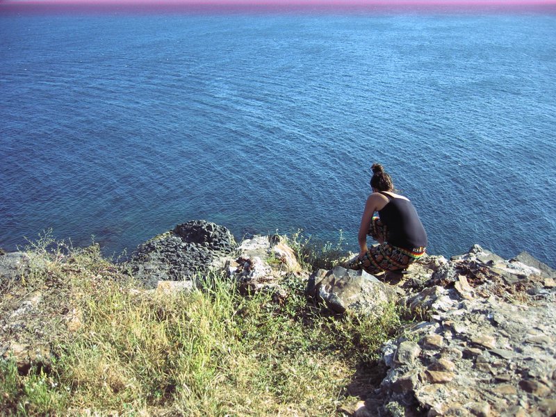 Abla peering off the cliff