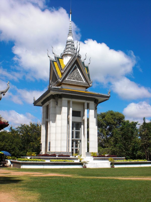 Stupa at Choeung Ek, memorial 