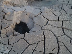 Cracked earth 