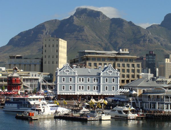 V&A Waterfront with Devil's Peak