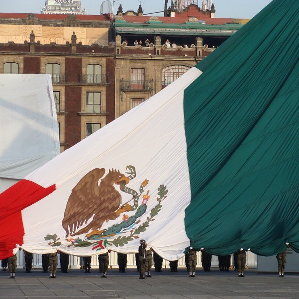 Raising the flag, Mexico City
