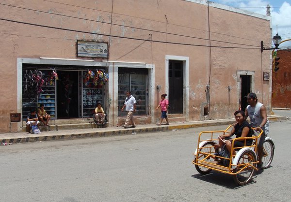 Valladolid street scene II