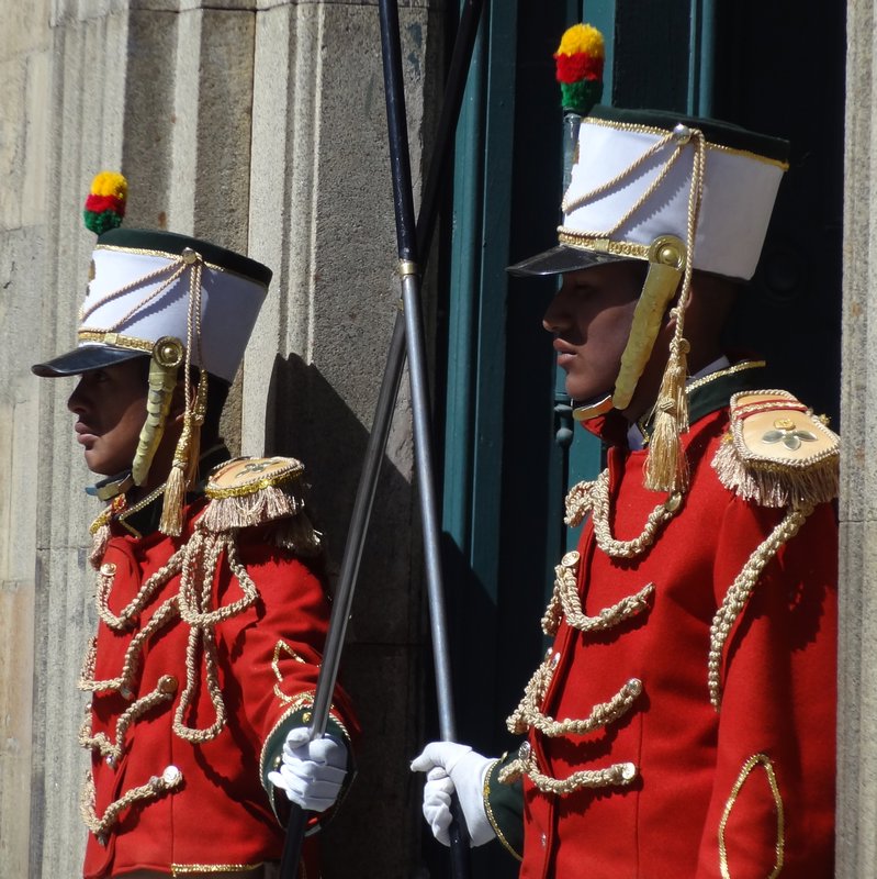 Honour guards, Plaza Murillo