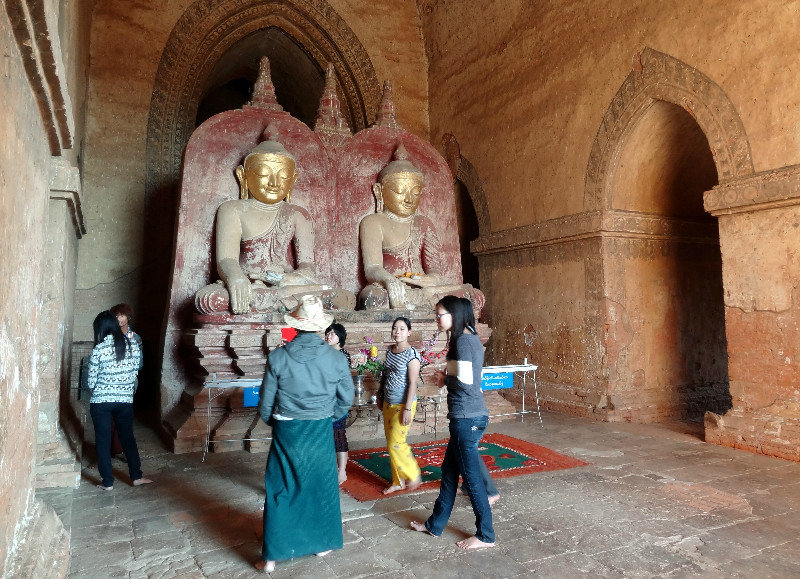 Buddha statues, Dhammayangyi Temple