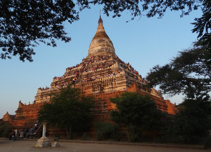 Shwesandaw Pagoda at sunset