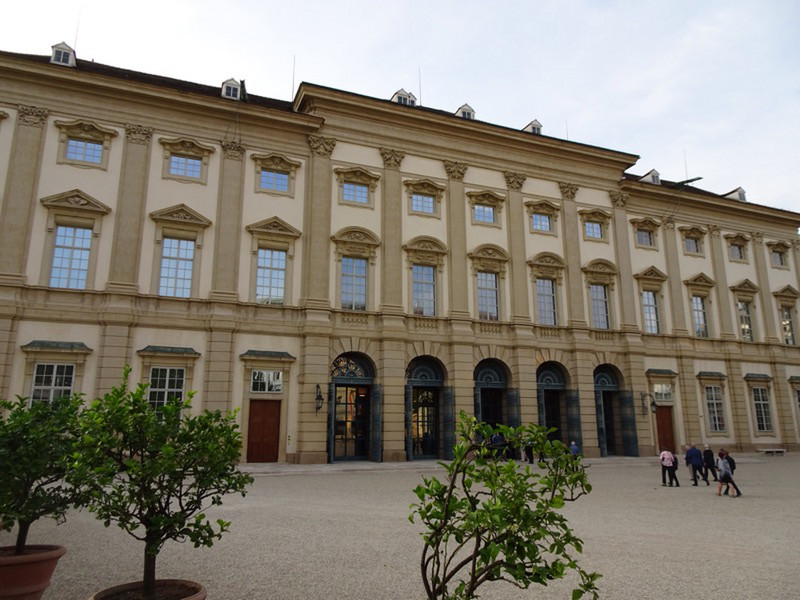 Courtyard and entrance to Palais Lichtenstein