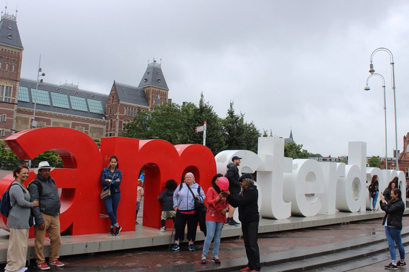 iAmsterdam promo and random tourists