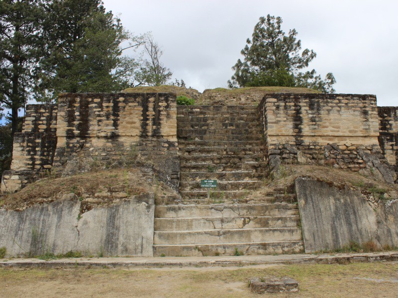 Mayan temple, Iximche, Guatemala