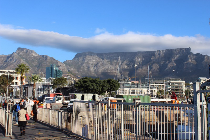 Table Mountain with a "tablecloth" from V&A Waterfront