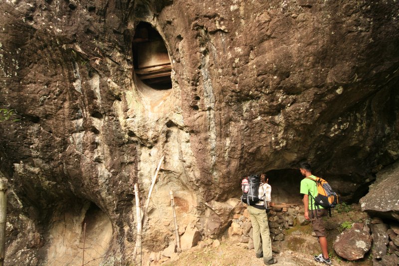 Tinoongchol Caves containing about 100 coffins (base of Mt. Timbac)