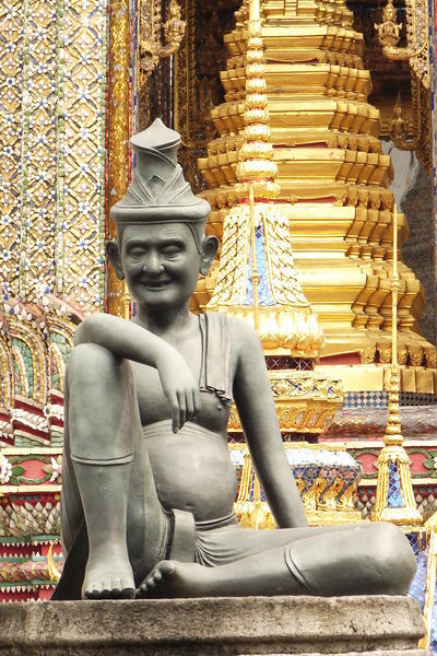 Statue at Grand Palace