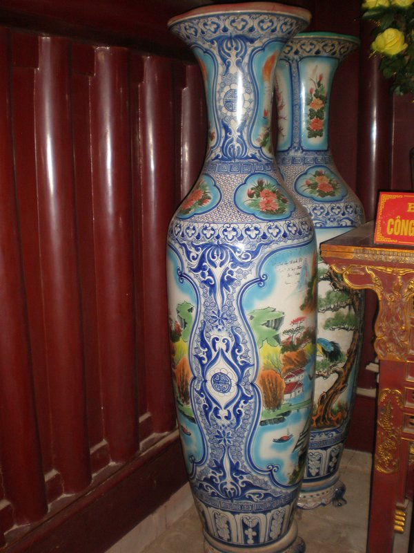 Vases inside Le Temple