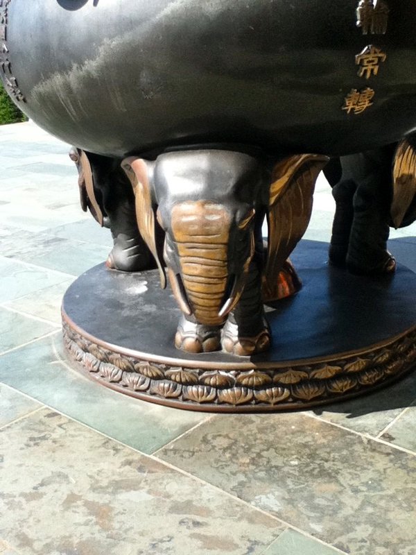 Elephant carving on the insence bowl