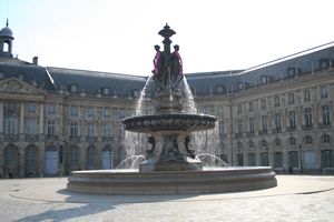 fountain in Bordeaux city