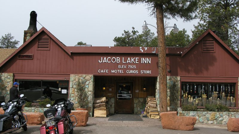 Jacobs Lake Inn