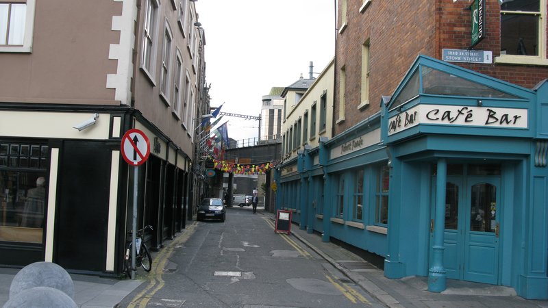Alley leading to Isaacs hostel