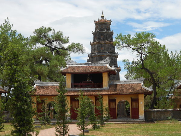 Hue - pagoda Thien Mu